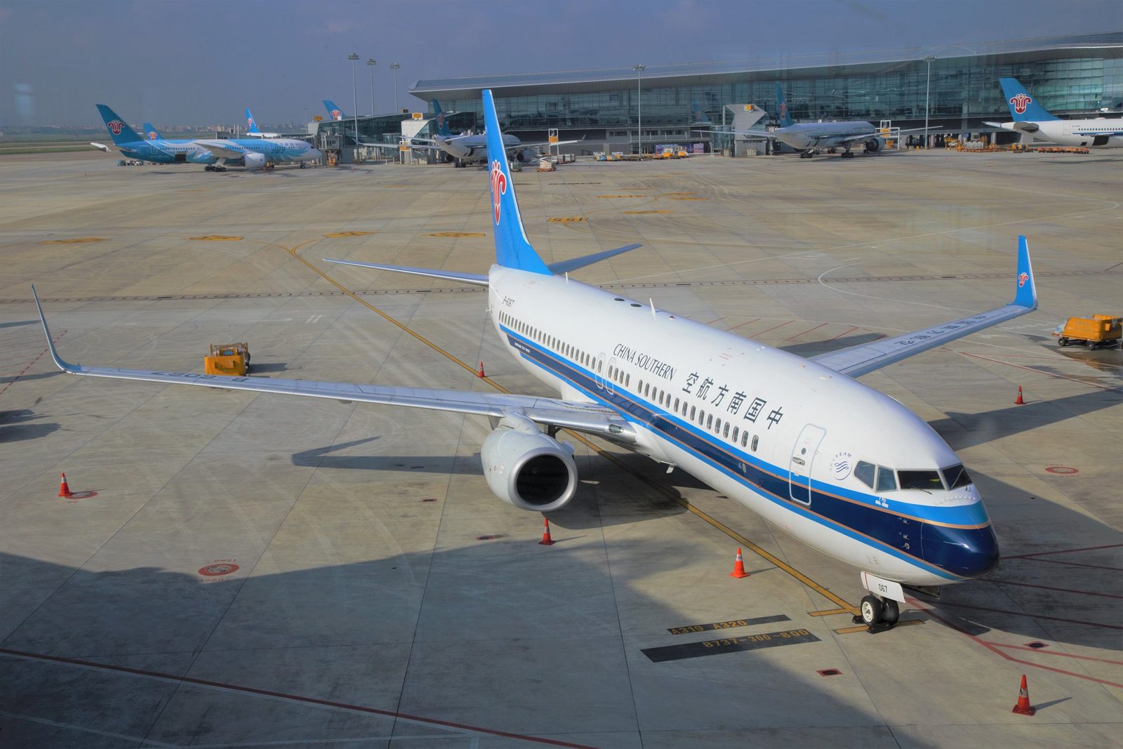 中國南方航空編號爲B-6067的波音737-800飛機于廣州白雲國際機場二號航站樓